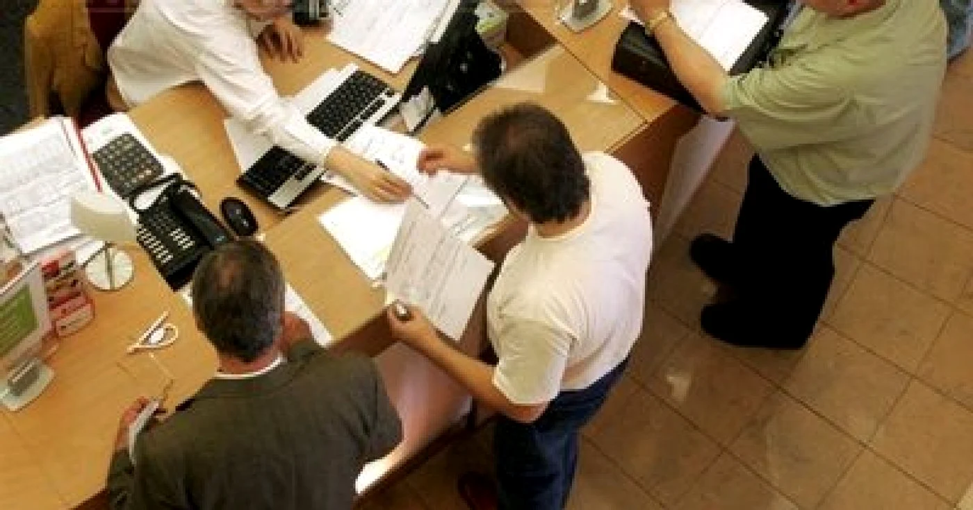 Tot mai mulţi clienţi se arată nemulţumiţi de condiţiile impuse de bănci