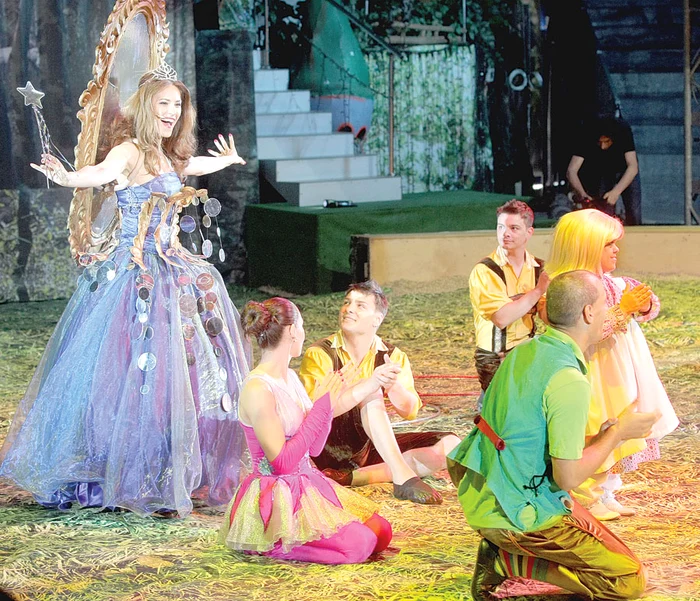 Spectacolul poate fi urmărit în fiecare sâmbătă şi duminică de la ora 11.00 (fotografii: Dorin Constanda)