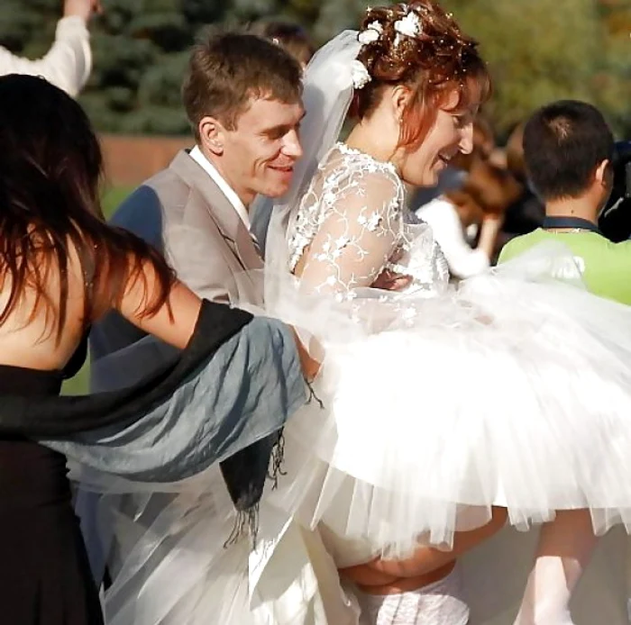 Mireasa nu trebuia să apară aşa în fotografiile de nuntă.