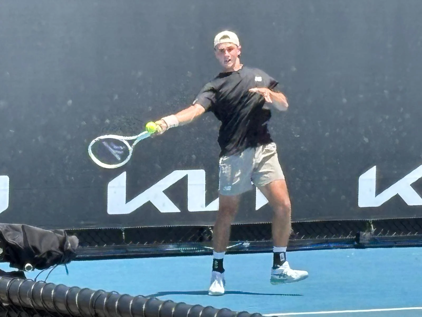 Cine este Matei Todoran, senzația României de la Australian Open. A început cu baschetul și se antrenează pe o insulă, la academia lui Ivan Ljubicic