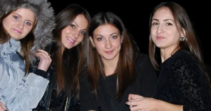 Patru prietene, despărţite pentru totdeauna: Irina Erhan şi Nadea Popovici (stânga) au murit în accident