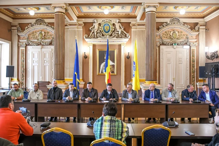 Primarii s-au reunit pentru a semna petiție FOTO Primăria Arad
