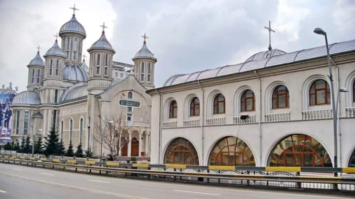 Biserica Sf Dumitru din Bacău a fost jefuită FOTO eprb.ro