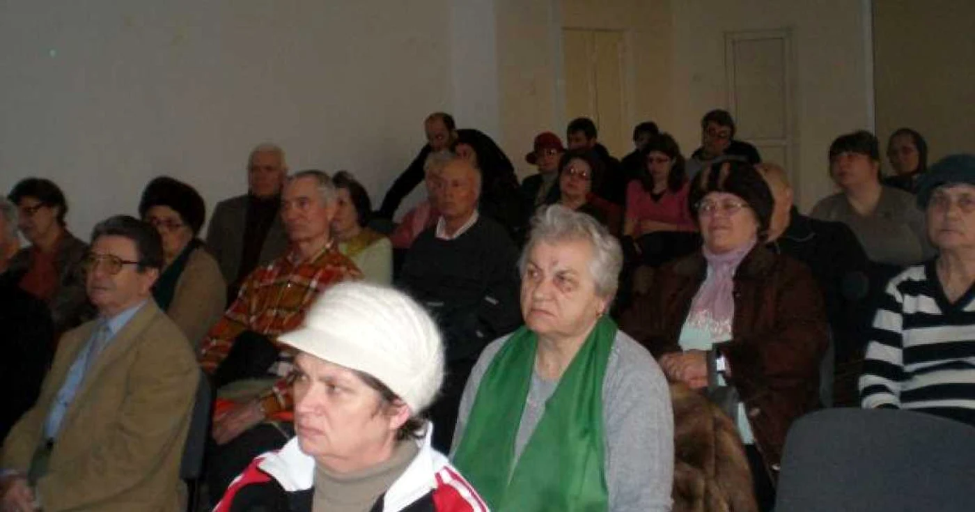 Clubul de sănătate de la Casa Studenţilor a atras astăzi zeci de pensionari. 
