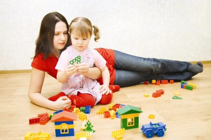 Un program fix şi organizat îi va lăsa celui mic timp de joacă şi de relaxareShutterstock