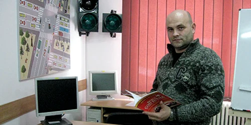 Viorel Enăşel a deschis o şcoală de şoferi în Reşiţa