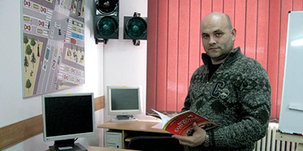 Viorel Enăşel a deschis o şcoală de şoferi în Reşiţa