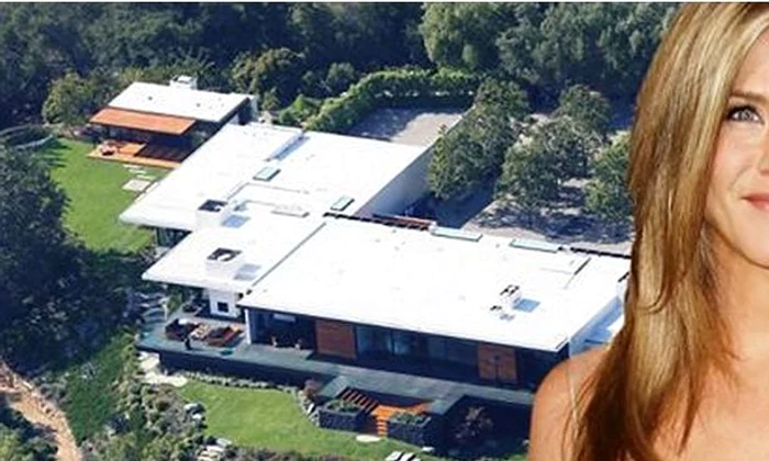 jennifer aniston sofer beat jpeg