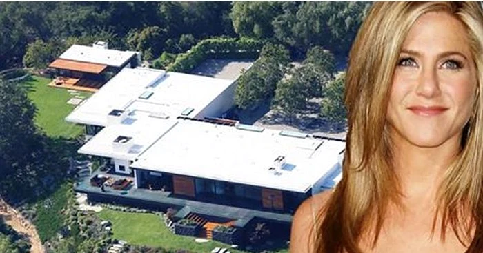 jennifer aniston sofer beat jpeg