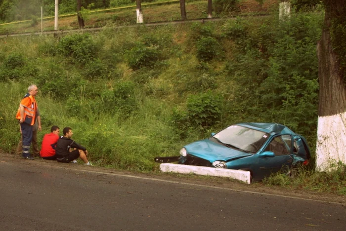 Accidentul s-a sodat cu rănirea uşoară a unui tânăr. D.G.