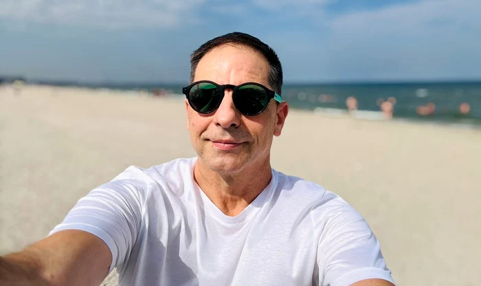 Dan Negru le arată urmăritorilor realitatea de pe litoral / foto: Instagram