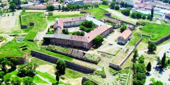 La începutul secolulul XX, dacă nu ar fi izbucnit primul război mondial, Cetatea Oradea ar fi fost demolată, la cererea oficialităţilor