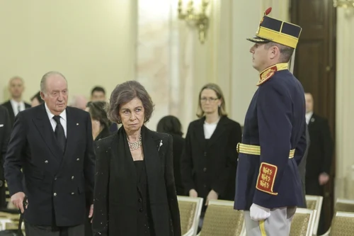 Regele Juan Carlos şi regina Sophia aduc un ultim omagiu regelui Mihai I. FOTO Inquam Photos/Octav Ganea