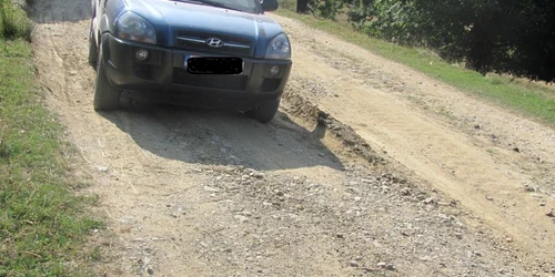 Un elev fura masini, se plimba cu ele, după care le abandona cand rămâneau fără benzină