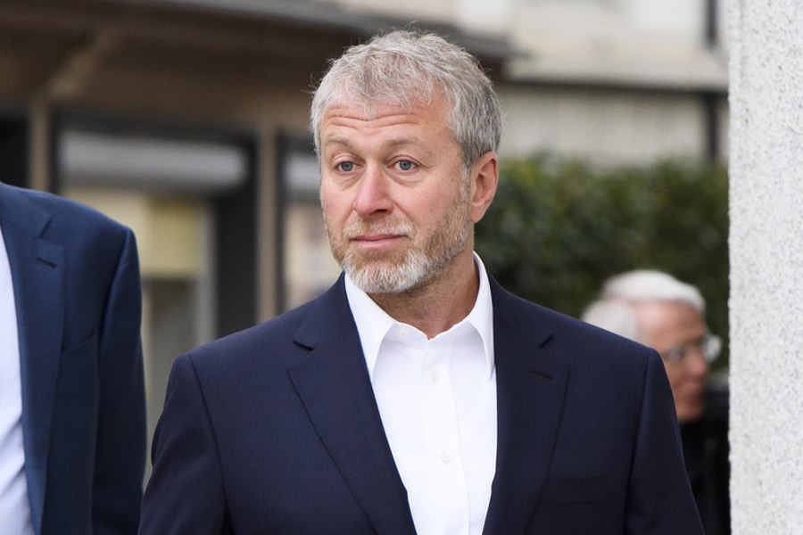 Oligarhul rus Roman Abramovich, acuzat pentru evaziune fiscală în Marea Britanie. Banii ar fi fost folosiți și pentru finanțarea echipei Chelsea FC