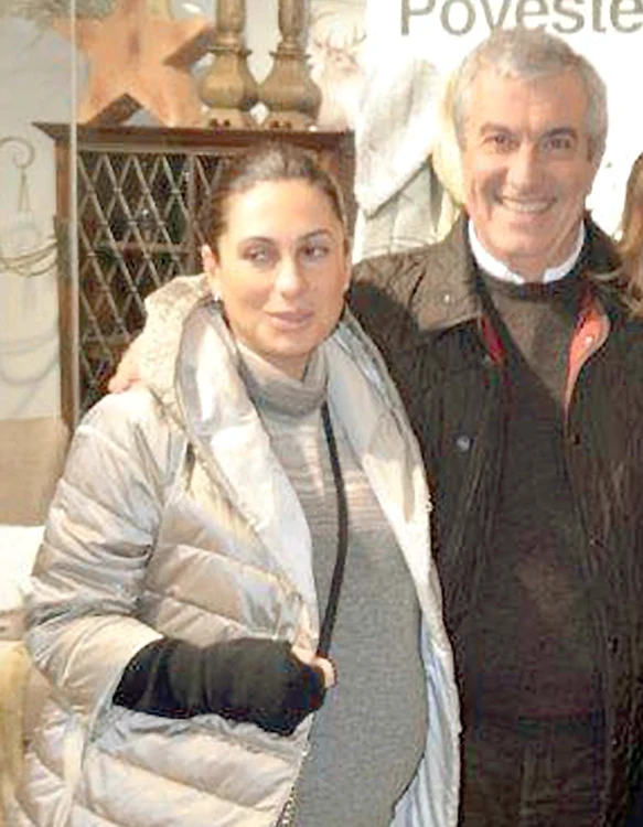 
    Tăriceanu e mândru de cei doi fii ai săi, Călin (18 ani) şi Mihai (11 ani), mai ales că ambii îi calcă pe urme şi sunt pasionaţi de maşini  