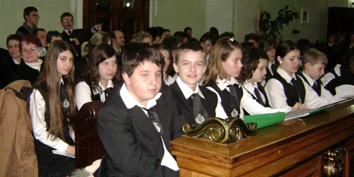 Elevii şi profesorii faţă'n faţă