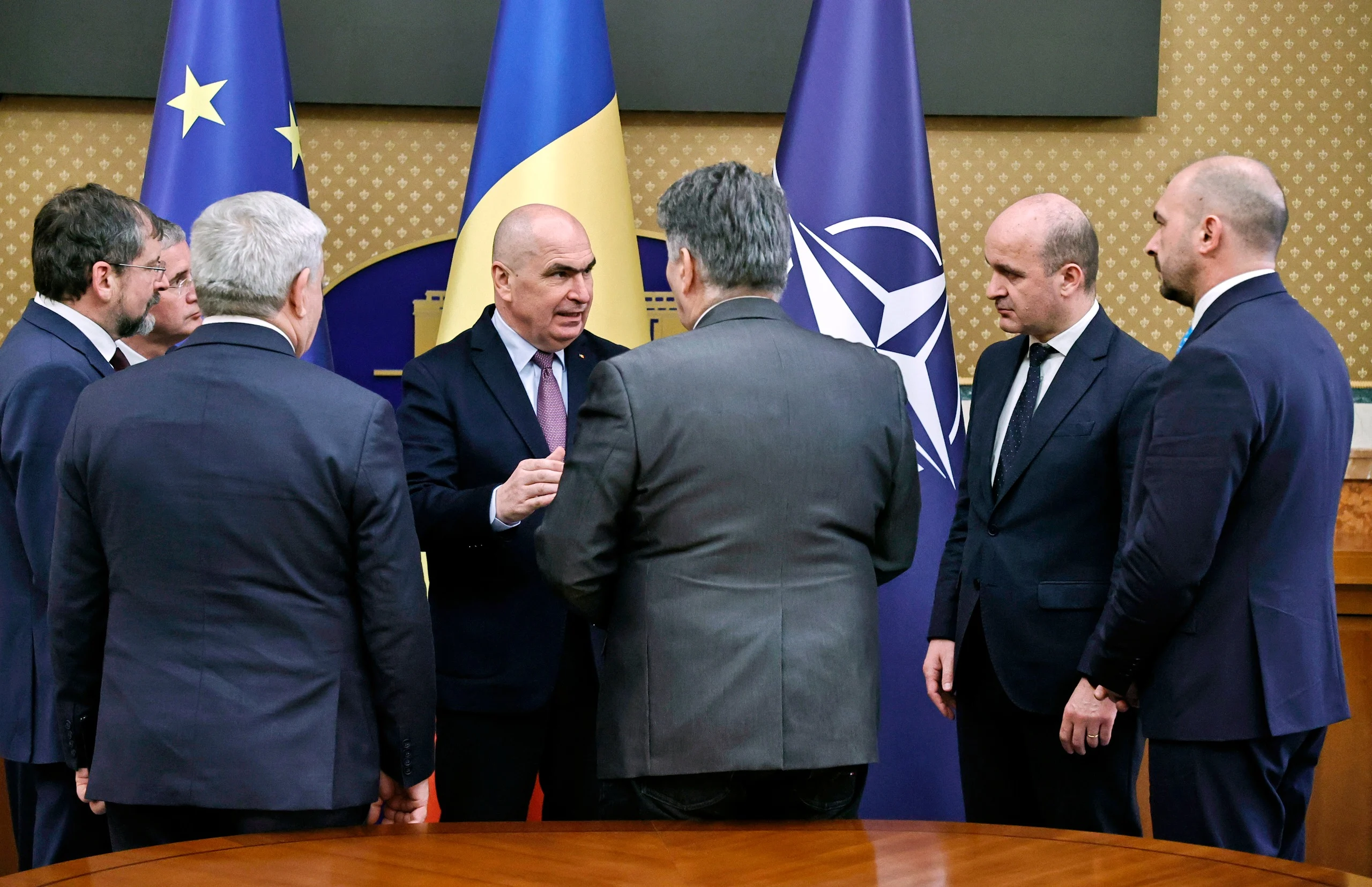 Culisele întâlnirii dintre premierul Bolojan și primari: „A ascultat o oră, fără promisiuni, și a preluat subiectul”