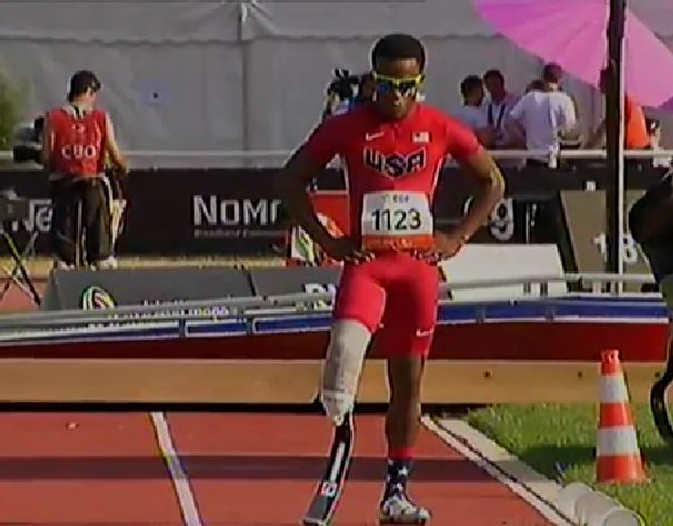 
    Paul Peterson a obținut foarte multe medalii la concursurile pentru paralimpicifoto: captură video  