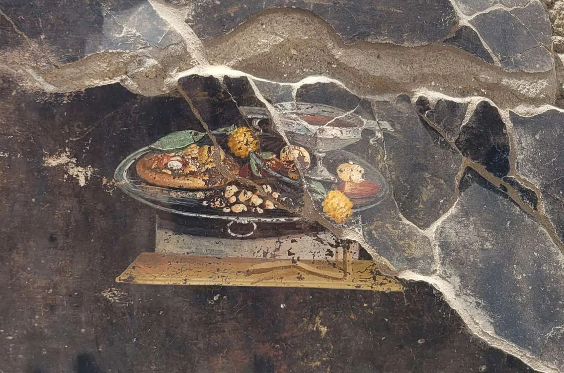 O frescă reprezentând o „pizza”, descoperită la Pompeii