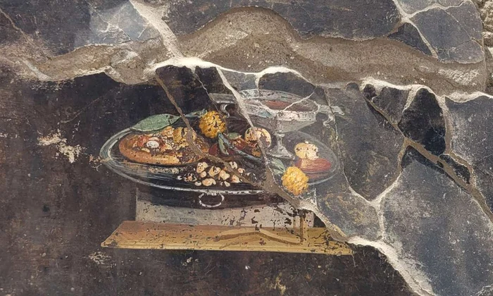 O frescă reprezentând o „pizza”, descoperită la Pompeii