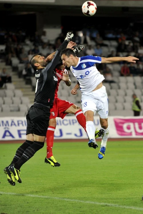 
    Fotbaliştii Pandurilor au luptat şi s-au calificat în grupele Ligii Europa (Foto: Mediafax)  