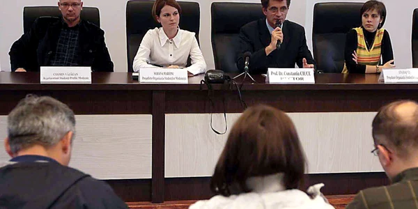 Mediciniştii au dat greva pe negocieri