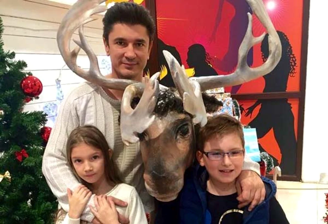 Luis Lazarus este tare fericit când e în preajma celor mici FOTO: Arhiva personală