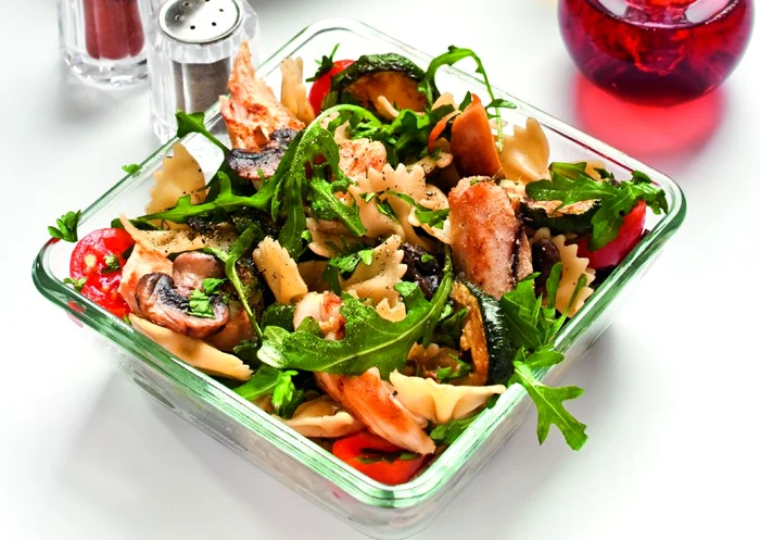 farfalle cu piept de pui si rucola jpeg