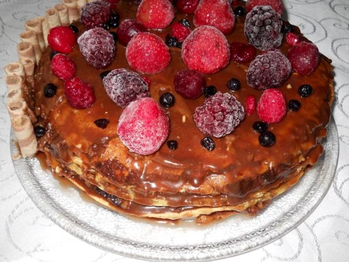 Tort de clătitte cu cremă de nuci