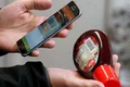 Fiecare produs cumpărat e scanat cu mobilul jpeg