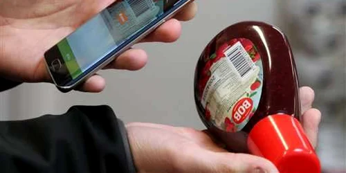 Fiecare produs cumpărat e scanat cu mobilul jpeg