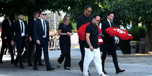Van Djik și colegii săi de la Liverpool, prezenți la înmormântarea lui Diogo Jota. Foto Profimedia