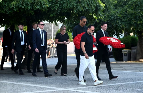Van Djik și colegii săi de la Liverpool, prezenți la înmormântarea lui Diogo Jota. Foto Profimedia