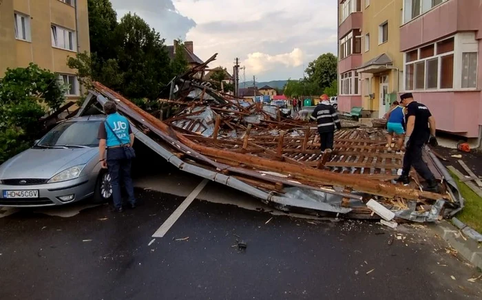 Acoperiş prăbuşit în Simeria. Foto: ISU Hunedoara