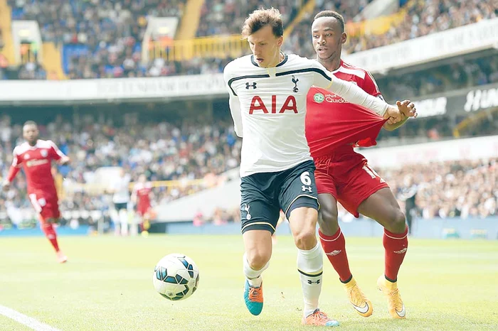 Vlad Chiricheş a ajuns, în urmă cu un an şi jumătate, la Tottenhamfoto: AP