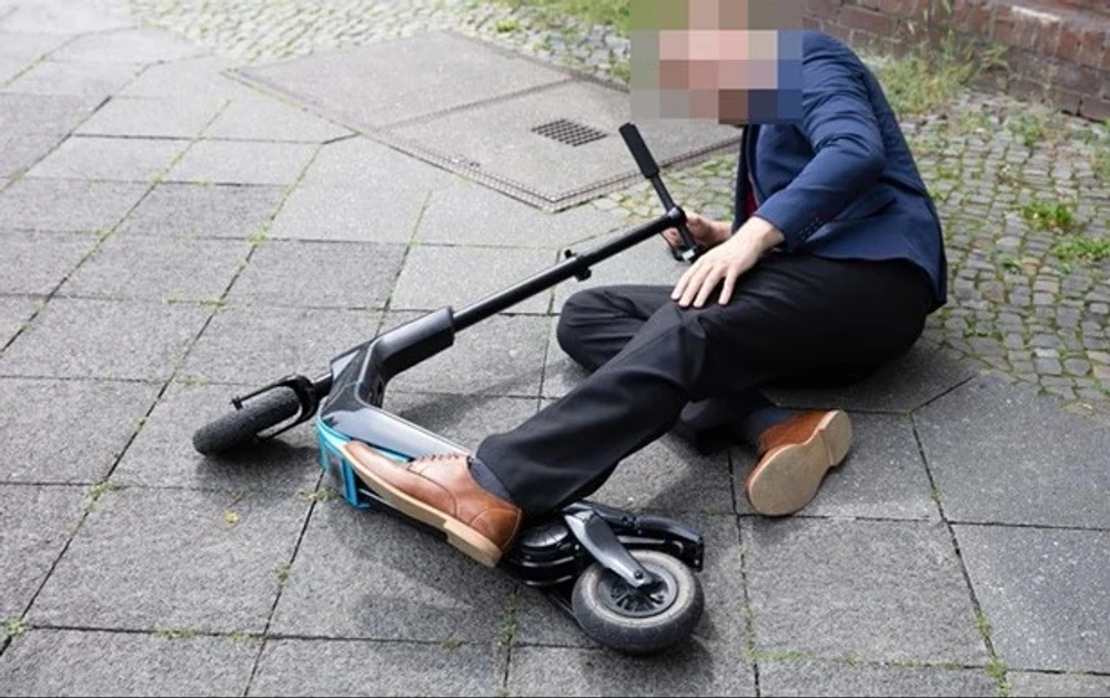 Viteză limitată la maxim 25 km/h și cască obligatorie pentru utilizatorii de trotinete electrice. Ce modificări mai pregătesc parlamentarii