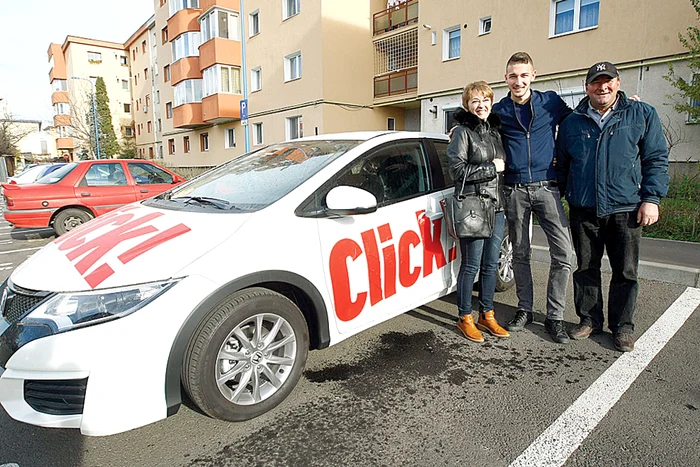 Gheorghe şi Adriana, părinţii norocosului care ne-a luat maşina, sunt extrem de fericiţi