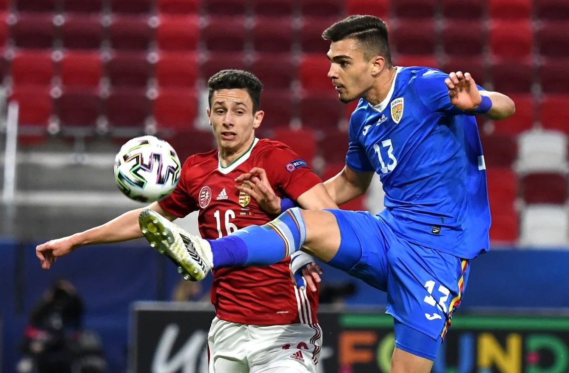  Fotbal Romania Ungaria Norbert Szenderi si Denis Ciobotariu pe Bozsik Arena din Budapesta Ungaria FOTO EPA-EFE / Tibor Illyes 