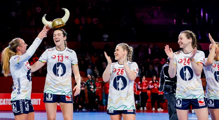 Danezele au trecut de favorita Franța. Foto EHF