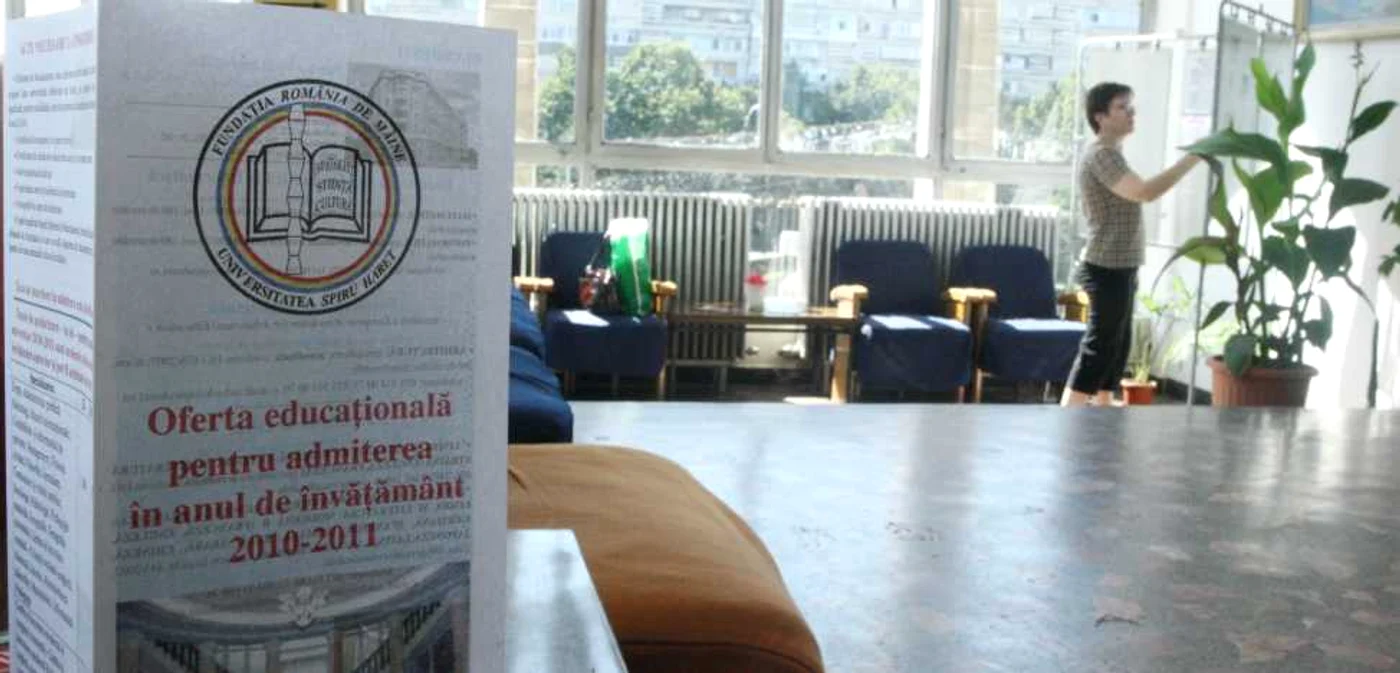 Un pas înainte pentru cei care au absolvit Universitatea “Spiru Haret”. Foto: Bogdan Nistor