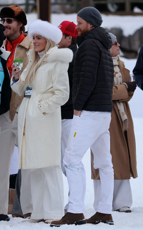 Prințul Harry flirtând cu o blondă profimedia 1060263807 jpg