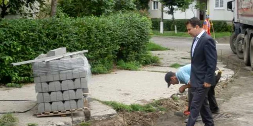 Asfaltarea străzii Mioriţa va continua zilele acestea FOTO Facebook Romeo Stavarache