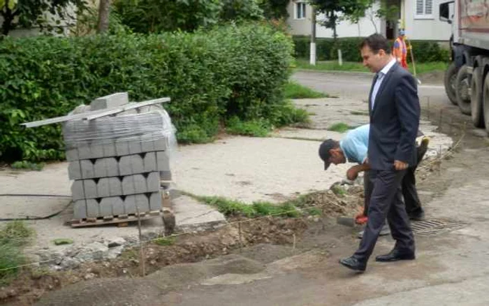 Asfaltarea străzii Mioriţa va continua zilele acestea FOTO Facebook Romeo Stavarache