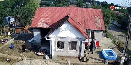 Gânj a mers înarmat cu un topor la locuința fostei partenere. FOTO: captură video YouTube/Recorder