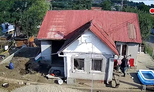 Gânj a mers înarmat cu un topor la locuința fostei partenere. FOTO: captură video YouTube/Recorder