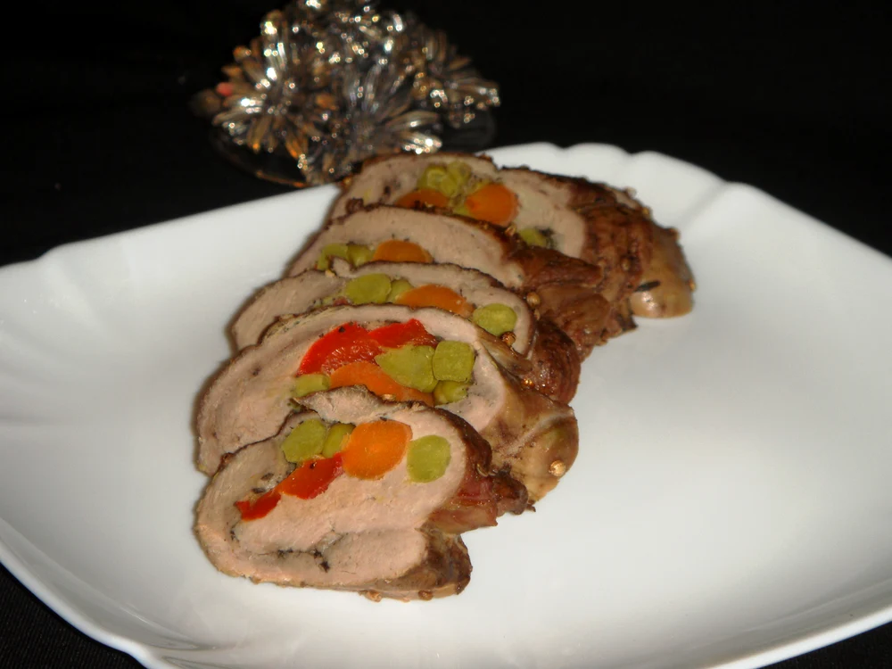 Ruladă aperitiv din piept de raţă cu legume