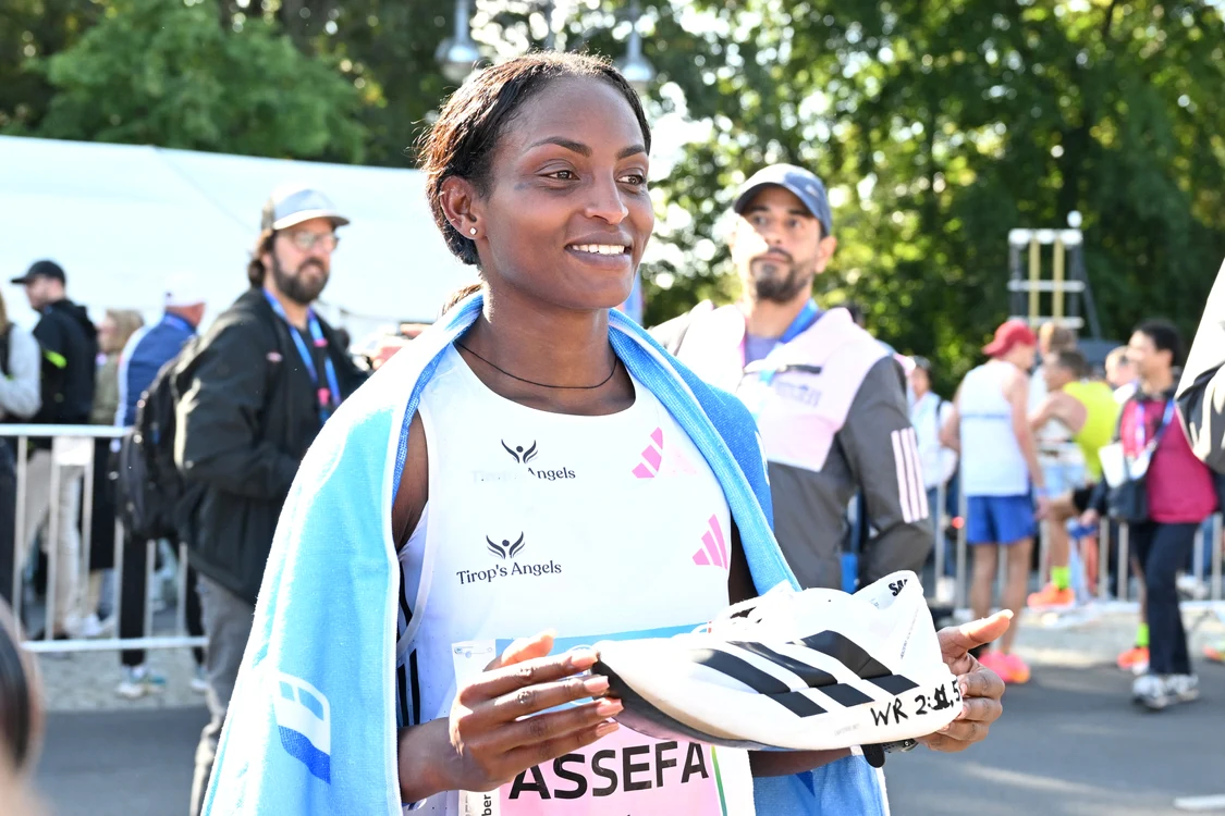 Tigst Assefa a stabilit recordul mondial cu modelul Adizero Adios Pro Evo 1