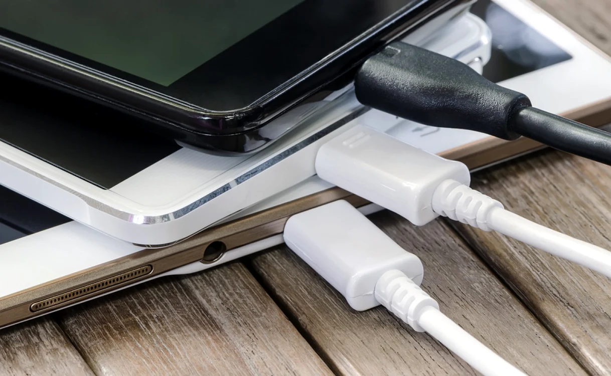 Un afacerist care vidnea telefoane și accesorii GSM, arestat/FOTO: Shutterstock