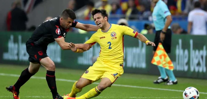 Alex Măţel (numărul 2), fundaş stângă, fiindcă Raţ şi Filip nu s-au refăcut